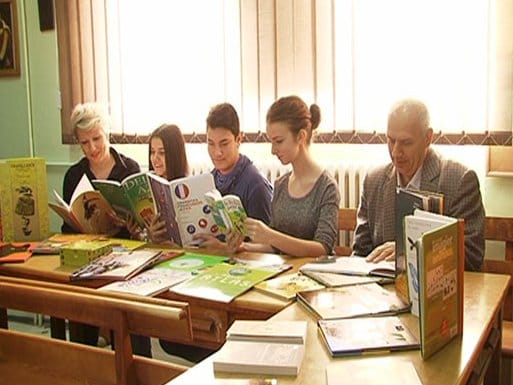 Francuzi donirali knjige osnovcima iz Niša 3 donacija knjiga oskraljpetar2