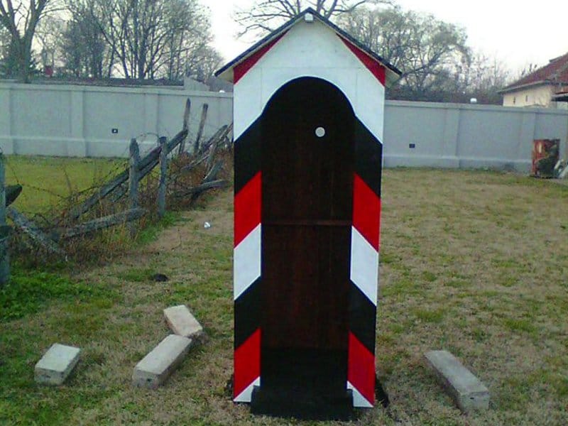 Foto-vest: Vojska donirala stražarske kućice niškom logoru 14 kucica1