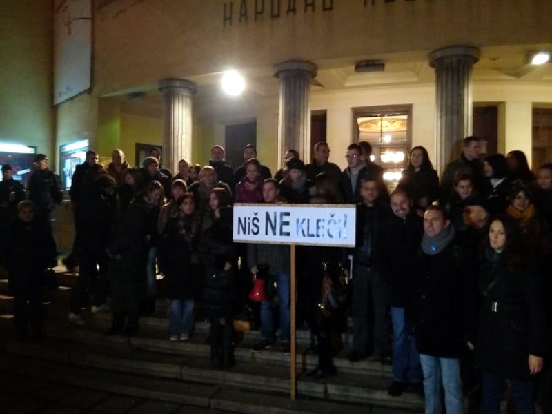 I novinari sa juga insistiraju na Gašićevoj smeni 20 slika6