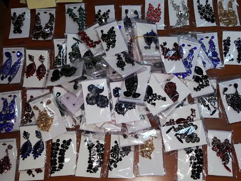 Bižuterija, srebro i kravate zaplenjene na granici tokom praznika 5 bizuterija