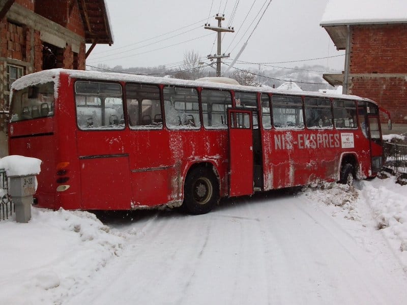 Autobus “proklizao” pri pokušaju da izbegne sudar 1 autobus