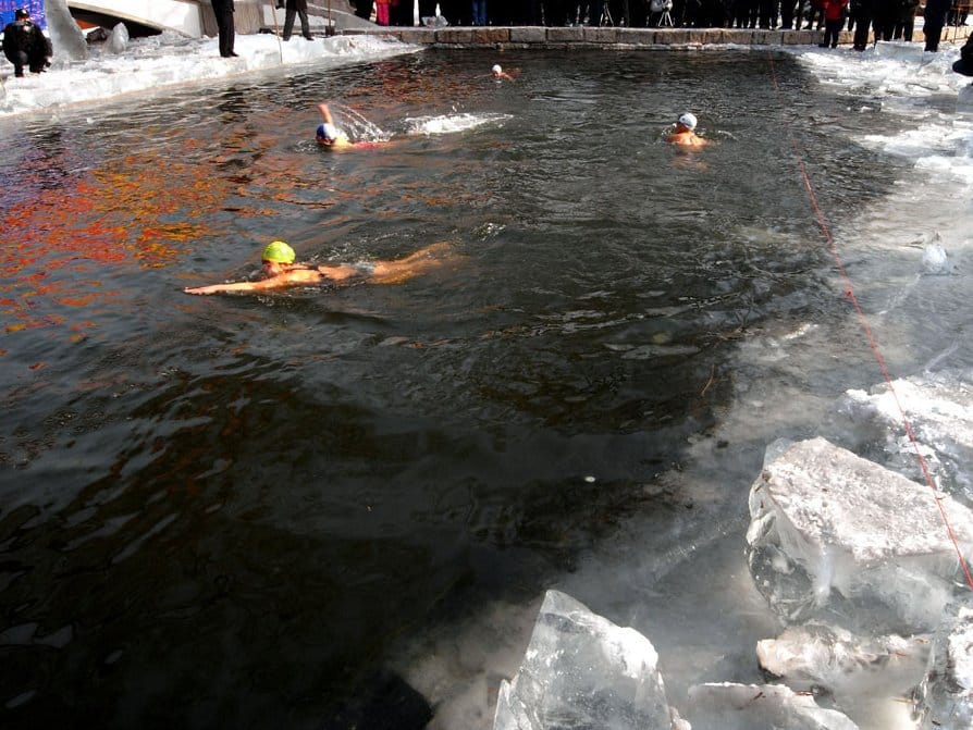 I deca plivala za Časni krst, pedijatre hladnoća ne brine 14 plivanje