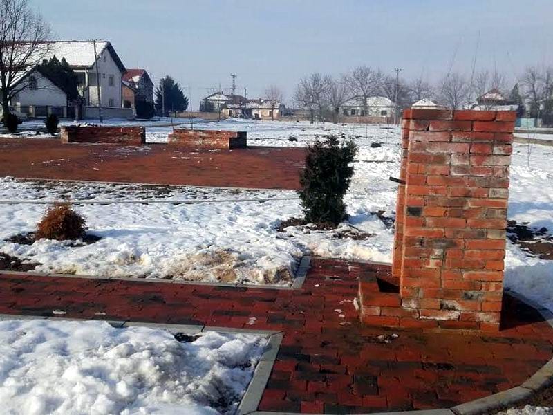 Izgradili seoski trg i česmu na mestu gde nema vode 2 cesma bez vode 1