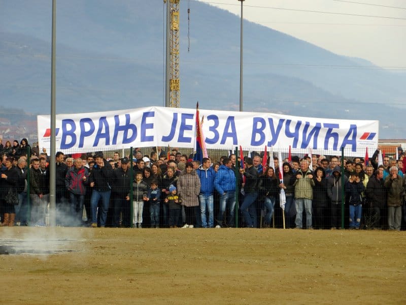 Vučić za septembar najavljuje nove investitore u Vranju, dok tabloidi "Geoks" sada pripisuju Tadiću 19 transparent