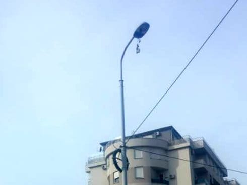 Foto-vest: Svetiljka “preti” prolaznicima 4 svetiljak