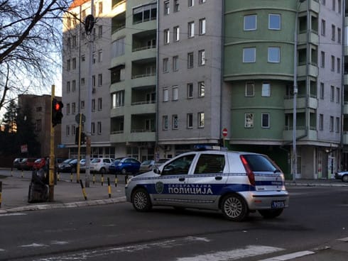 Udario u banderu na Bulevaru Nemanjića i prevrnuo se 8 policija