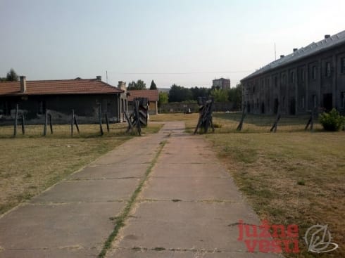 Polaganje venaca u sećanje na borbu i herojski otpor logoraša 1 logor