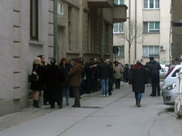 Ljudi ispred Prekrsajnog suda