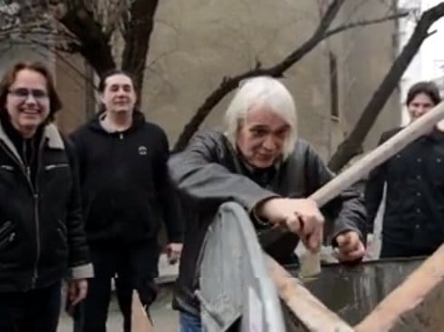 Bora Čorba pesmom Nišlije poziva da recikliraju 6 corba