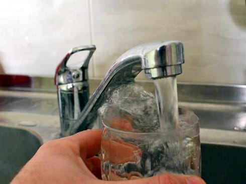 Bez vode deo Bulevara Nemanjića 18 490x370 490x370 voda vodovod ispravnost vode Ilustracija KOSTA Juzne vesti