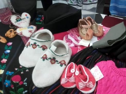 Migrantkinje prikupljaju novac za lečenje devojčice iz Vranja 3 rucni radovi