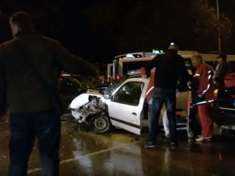 Sudar 3 auta kod durlanske pijace 13 Udes Durlan