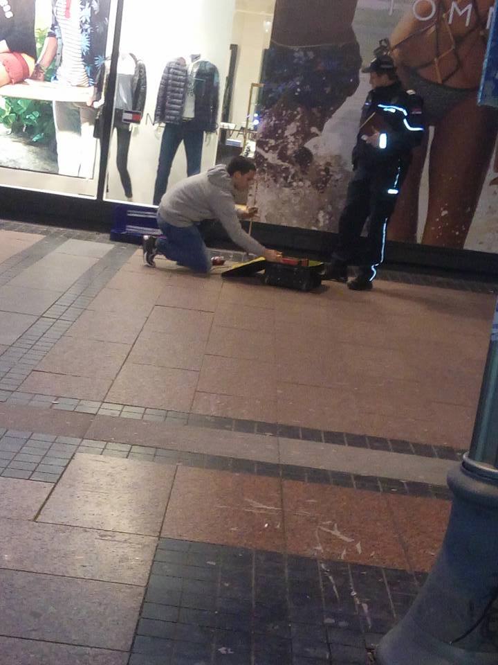 policija ulicni svirac