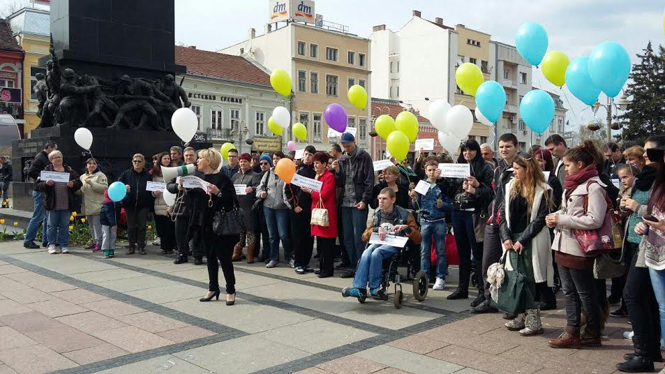 fd00d203 4fa6 4ee2 84b9 fb31e52e177e