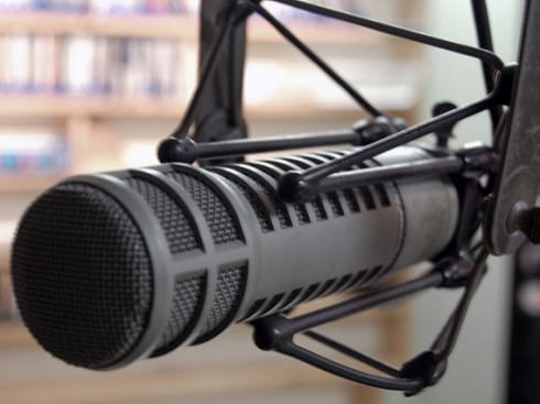 Sporni "medijski" konkursi u Doljevcu i Žitorađi 11 Mikrofon Rene Johnson Flickr