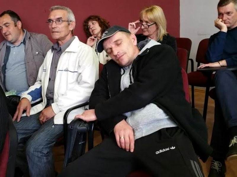 Bojnik spavaju u skupstini 1