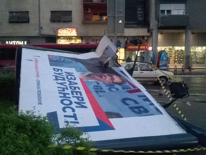 Bilbord Vucic pao Nis