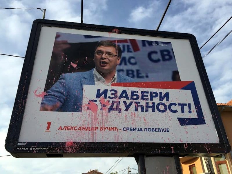 Ruženje bilborda SNS krivično delo, ruženje grada bez sankcija 3 bilbord vucic