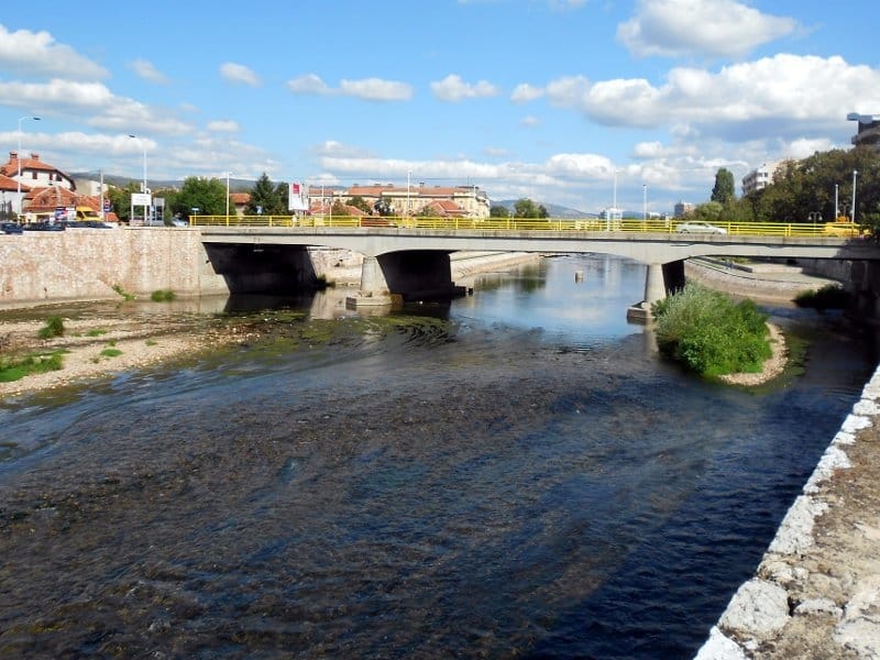 Travnati kej od Medoševca do centra Niša 19 KejNisava
