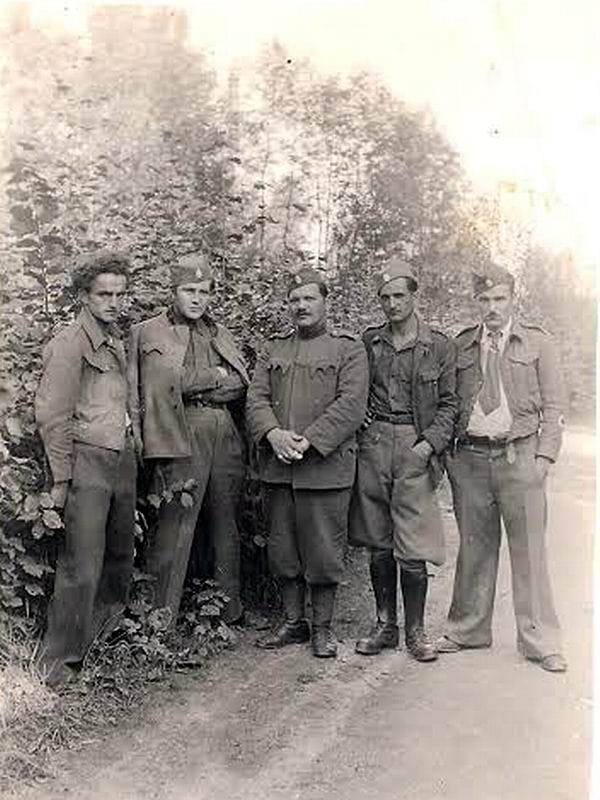 drugi s desna Stojan