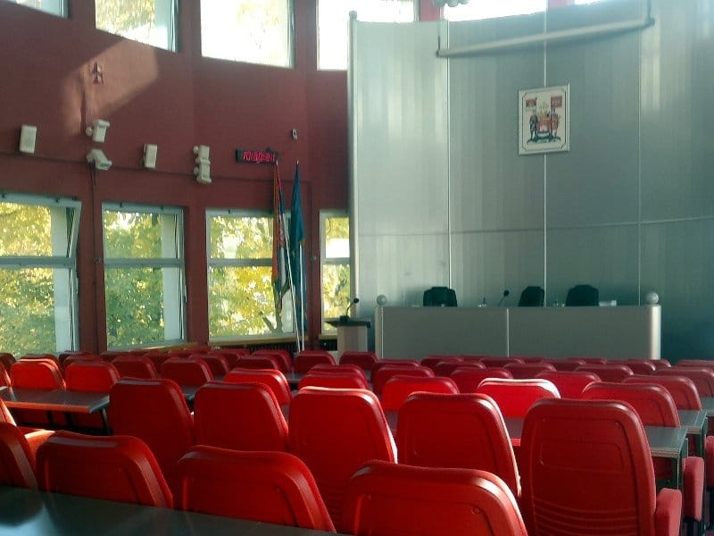 800x600 800x600 skupstina sala prazna