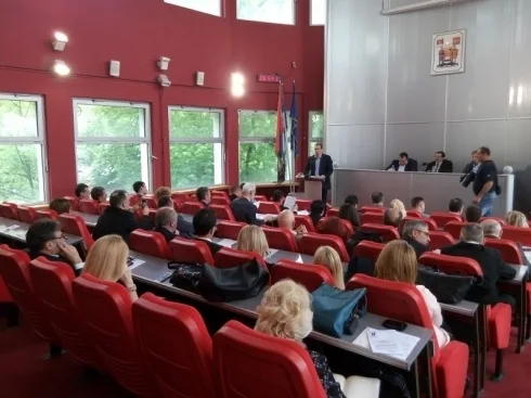 Paprena cena prenosa sednica Skupštine Niša 12 490x370 900x0 490x370 skupstina grada dri