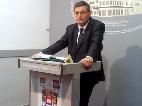 “Dok premijer kusa pasulj, izborna komisija se razbacuje parama” 14 bane