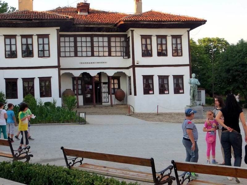 Domaći turizam na karavanu "Moja Srbija" u Vranju 9 trg stanise stosica