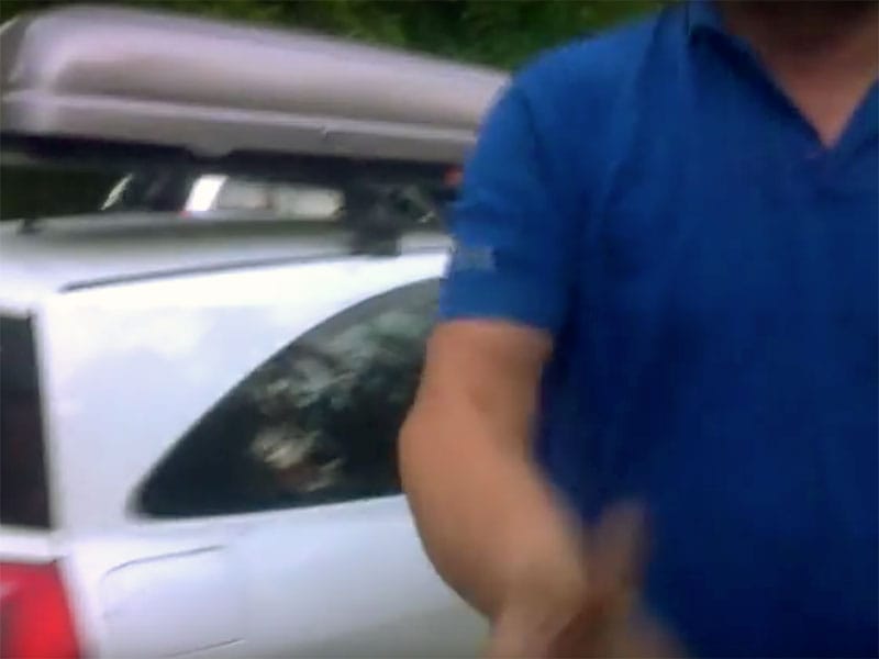 Radnik PS napada gradjanina 2