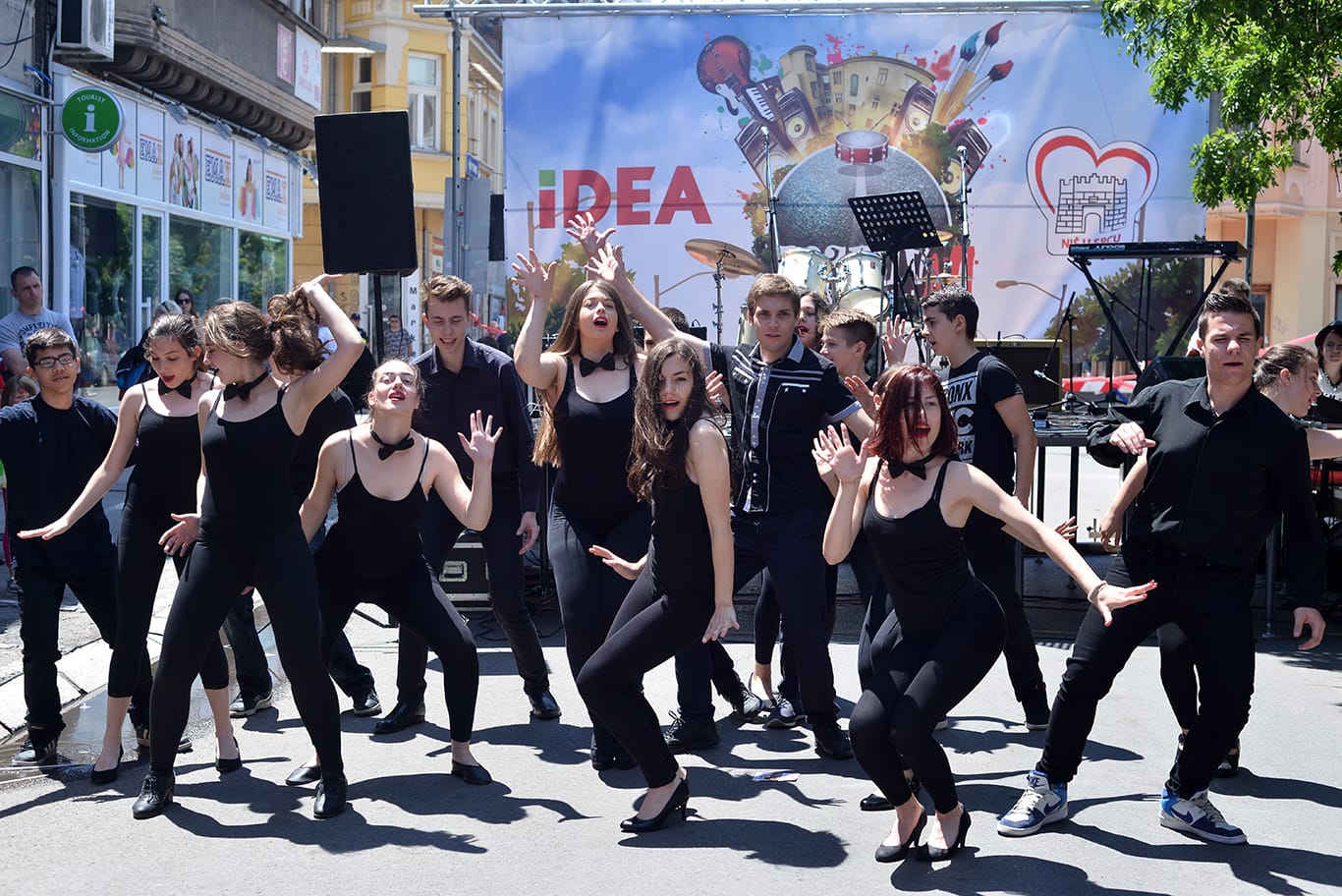 Ulicna zabava Dusanova Vanja Keser JV5