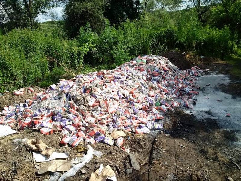 Hiljade litara mleka završilo na divljoj deponiji 16 1