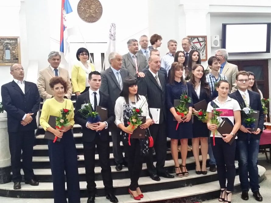 Univerzitet nagradio najbolje uz poruku da rade u Srbiji 1 univerzitet povelje foto pokrenisezabuducnost