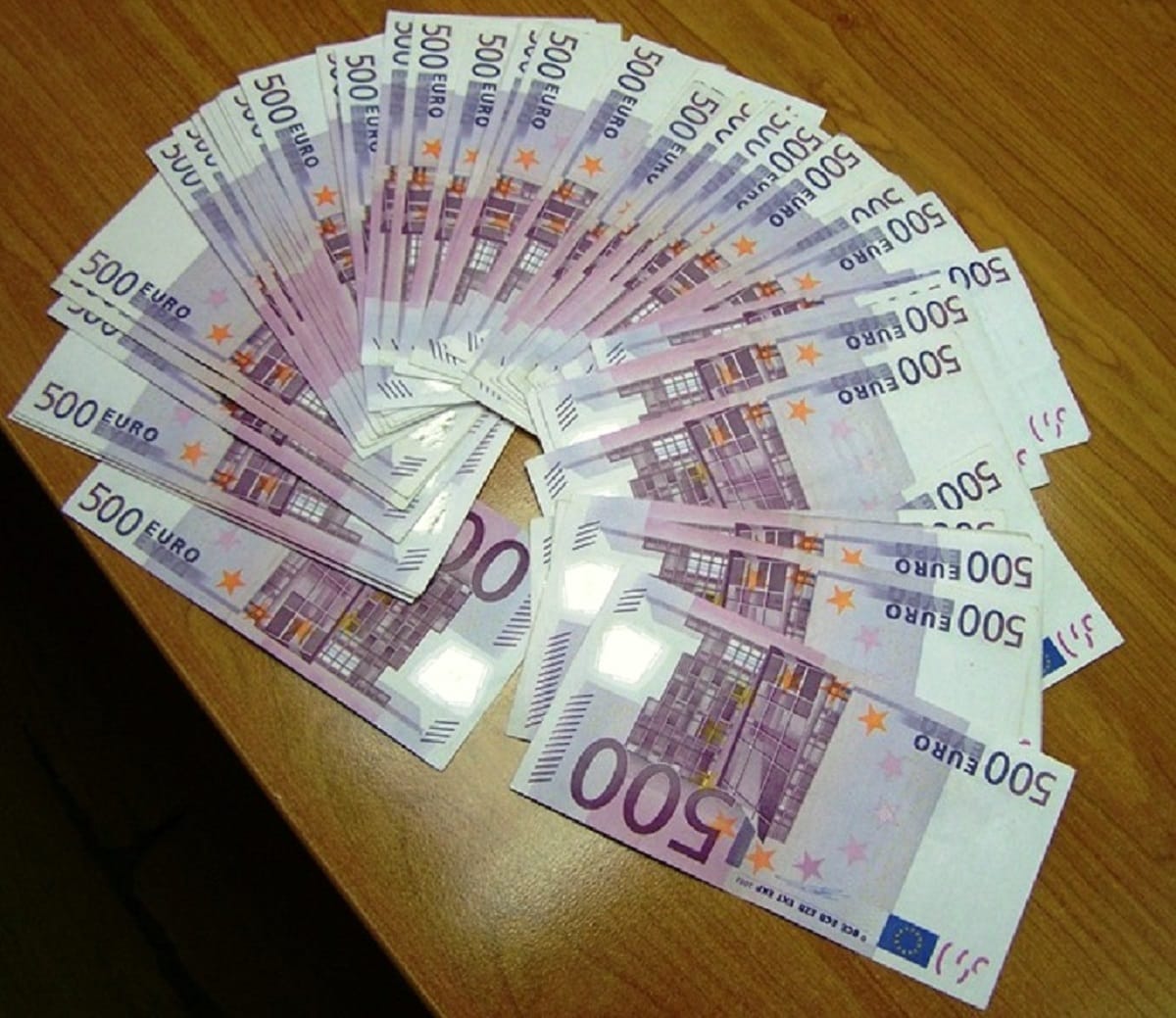 zaplenjene devize uprava carina