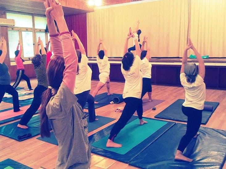 Javni čas joge u niškom parku 7 joga foto ana stevanovic