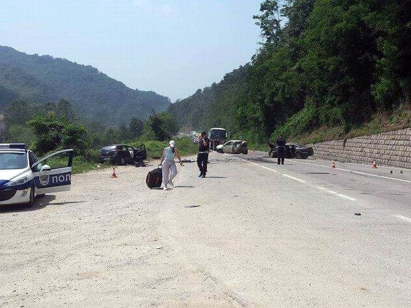 Šest osoba povređeno u teškom udesu u Grdeličkoj klisuri 7 udes na auto putu foto d