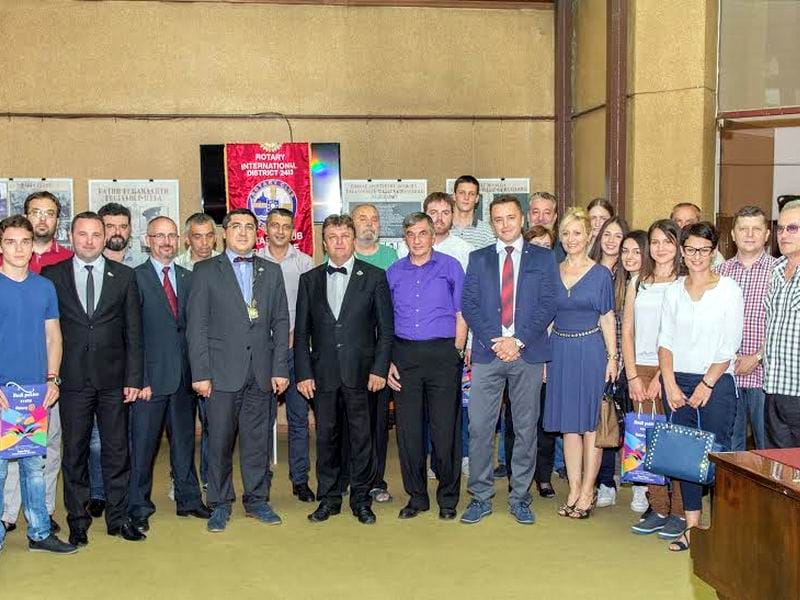 Rotarijanci nagradili najbolje srednjoškolce 17 rotarijanci nagradili najbolje srednjoskolce foto LJ M