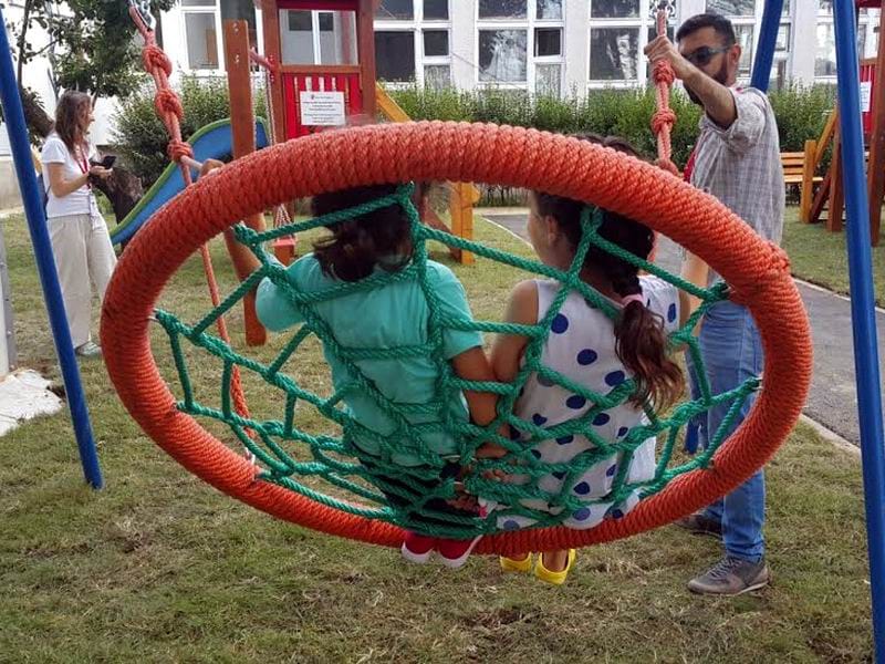 foto save the children igraliste za decu izbeglice u presevu