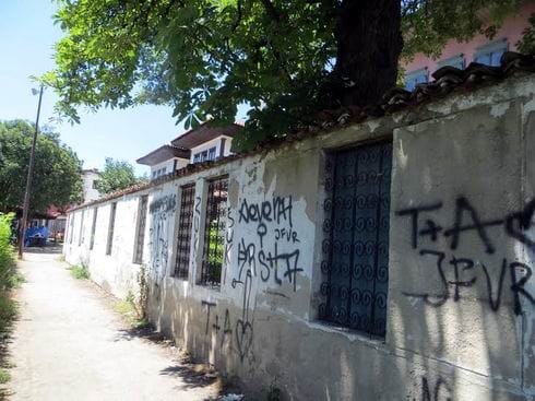 ograda Haremluka isarana grafitima I M
