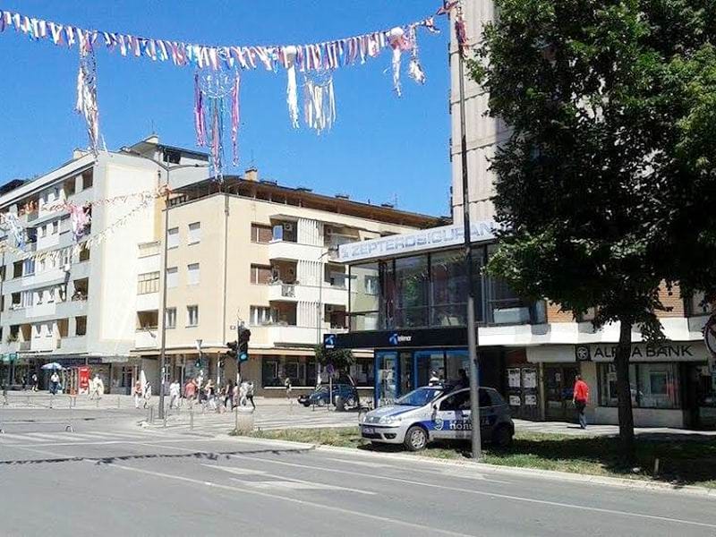 Policija u Leskovcu na zelenoj povrsini foto Dragan Kocic