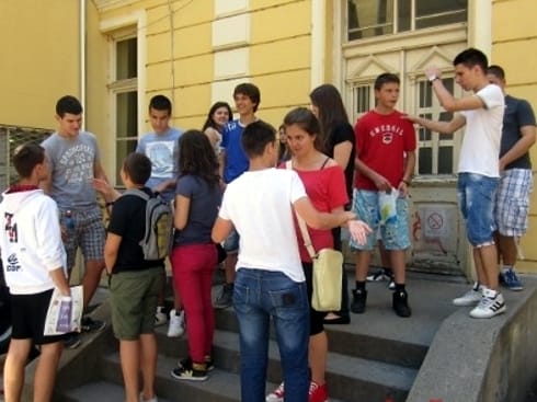 U Nišavskom okrugu 269 osmaka još neupisano u srednju školu 15 Djaci OS Vozd Karadjordje JV arhiva