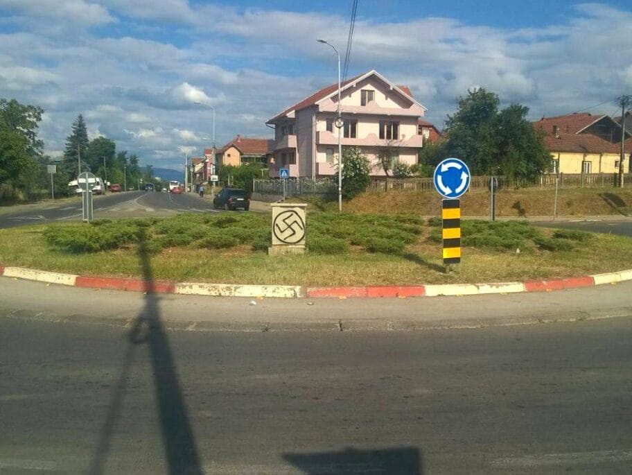 "Kukasti krst" nasred kružnog toka u Nišu (foto) 18 Simbol kruzni tok foto DS