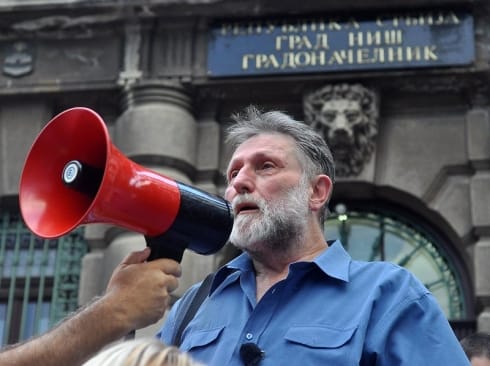 Brdo pitanja i zahteva niških stanara novoj vlasti 1 490x370 djokica megafon