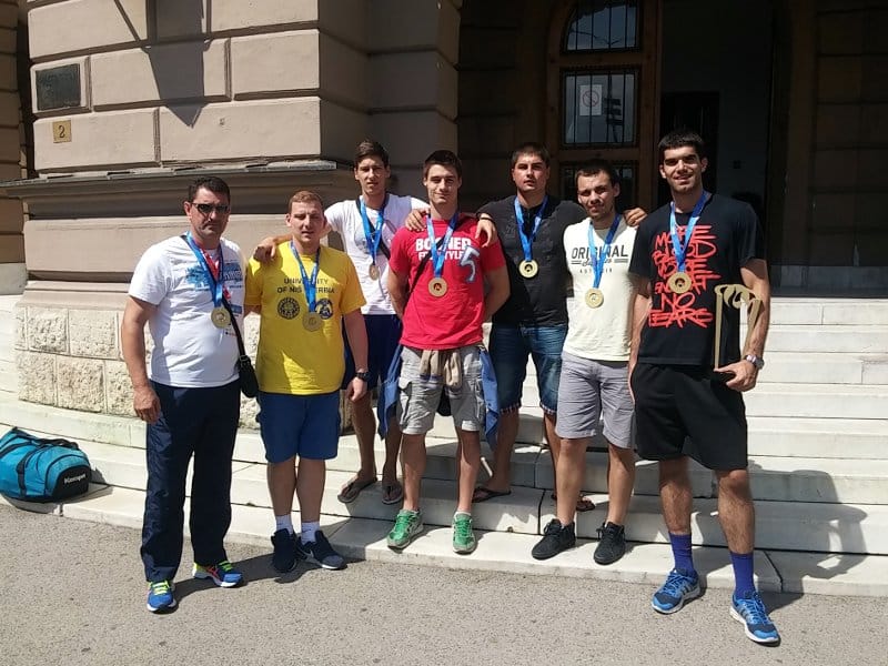 Zlatni rukometaši stigli u Niš 11 rukometasi USS Nis