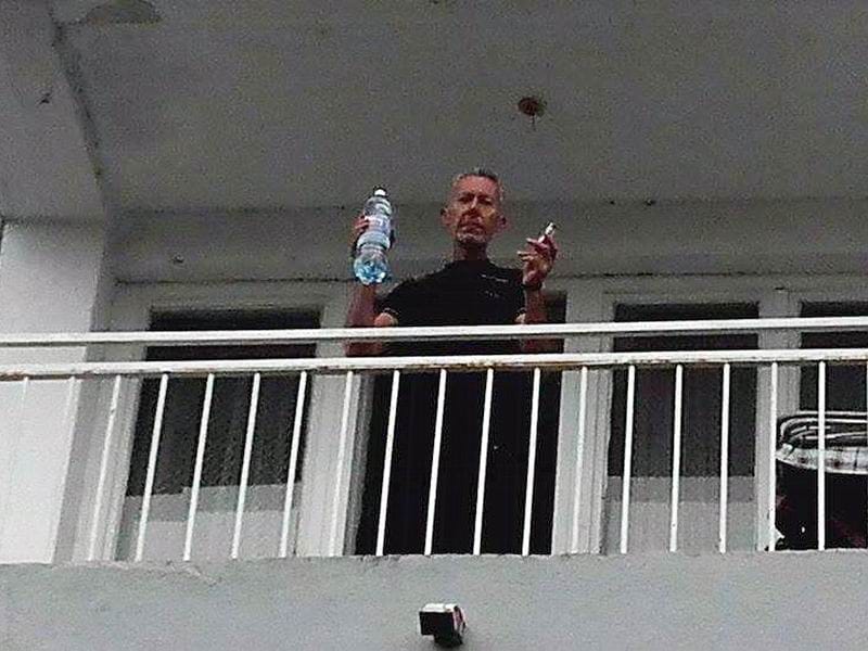 leskovcanin preti da ce se zapaliti 2 foto d m