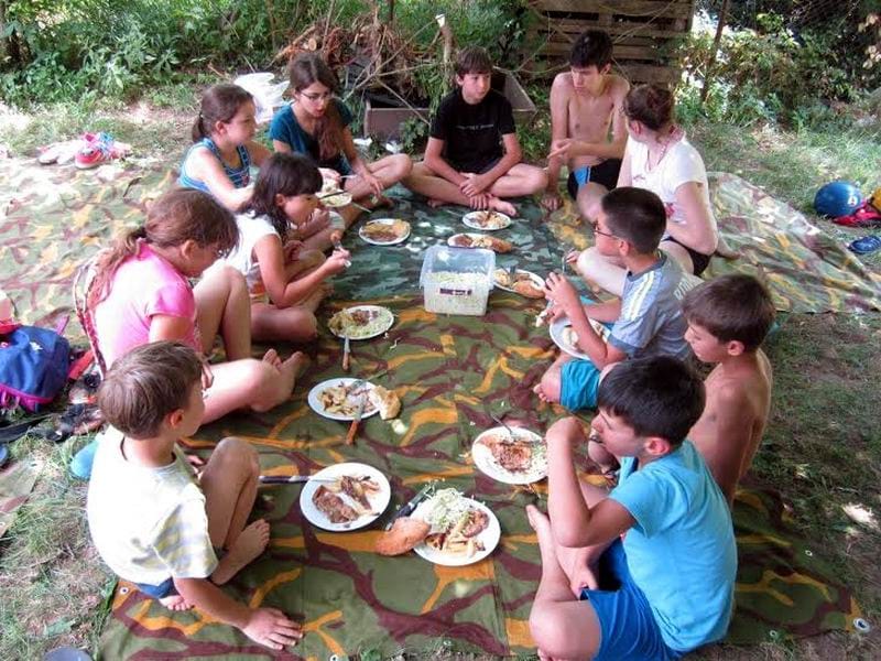 3 KAMP BOJANINE VODE RUCAK U PRIRODI FOTO Z.M. 2