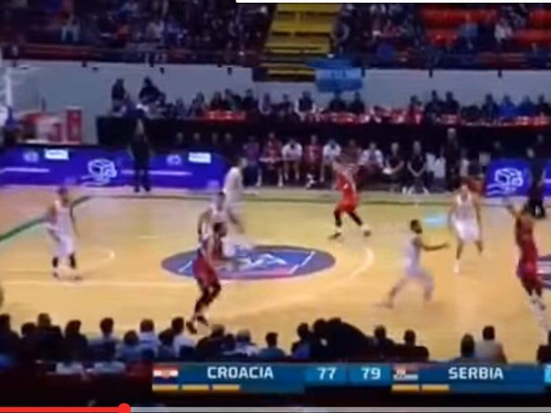 Jovićeva trojka sa pola terena (video) 4 Jovic trojka Youtube printscreen