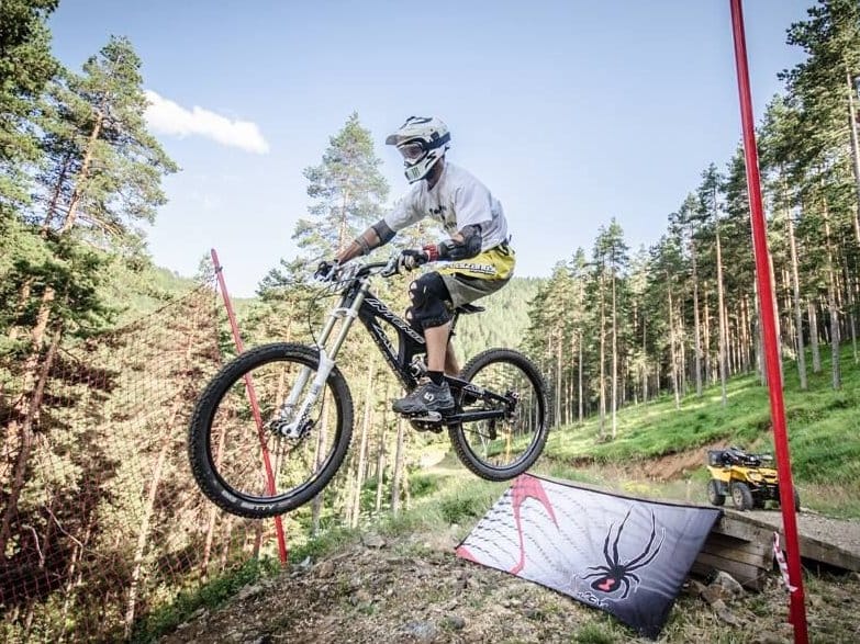 "Downhill" biciklizam - spoj brzine i adrenalina na dva točka 1 Downhill bike 1 Nikola Mitrovic