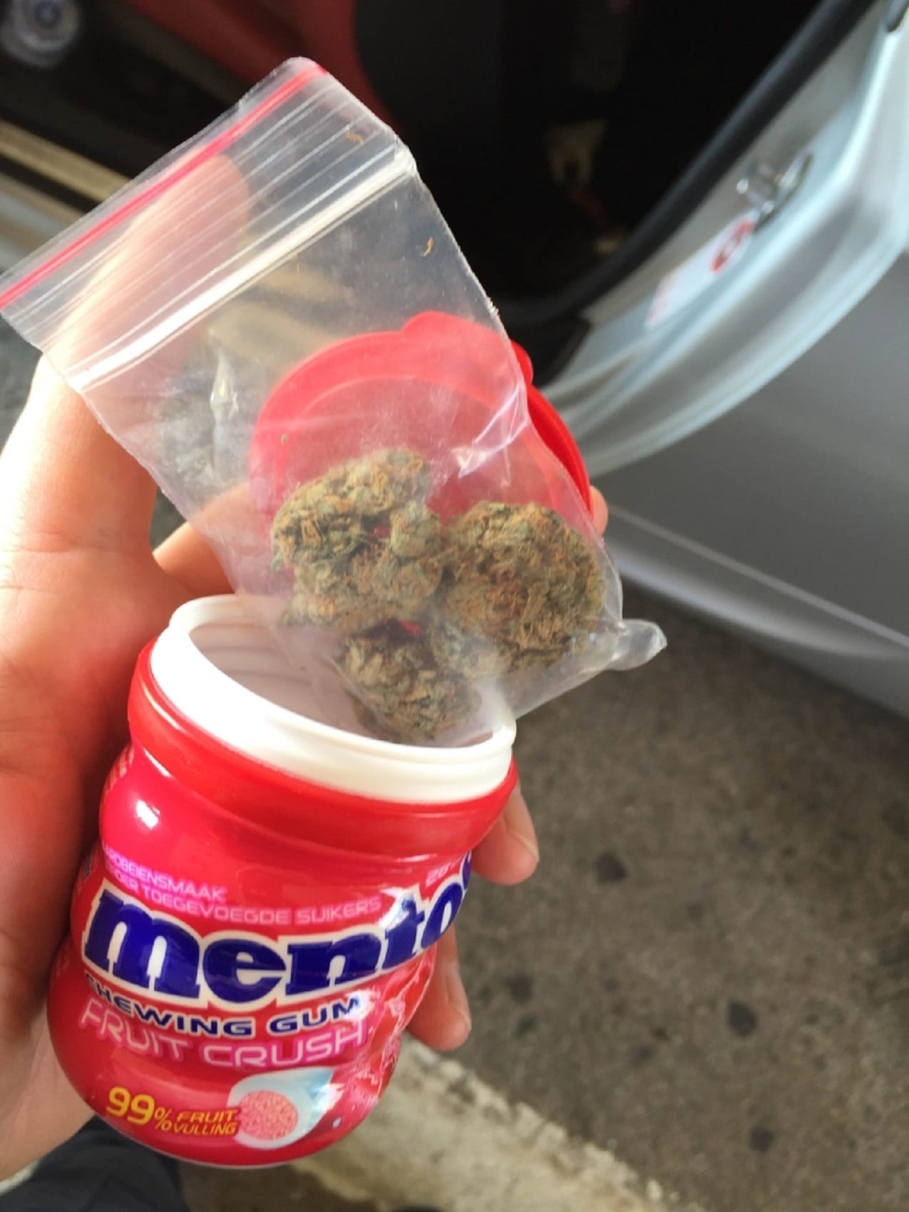 marihuana u kutiji od zvaka foto carina