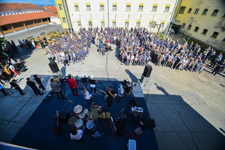 1e2c3933 10bc 4061 bf4b 96ed4ec2578d