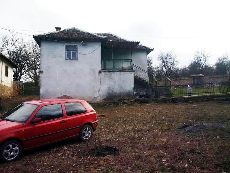 Još se ne zna ko je ubio čoveka na terasi kod Prokuplja 12 kuca sa terasom gde je Bakic ubijen foto LJ M